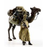 Bronze-Figurengruppe "Beduine mit beladenem Kamel", Nachguß 20. Jh., polychrom gefaßt,Wiener
