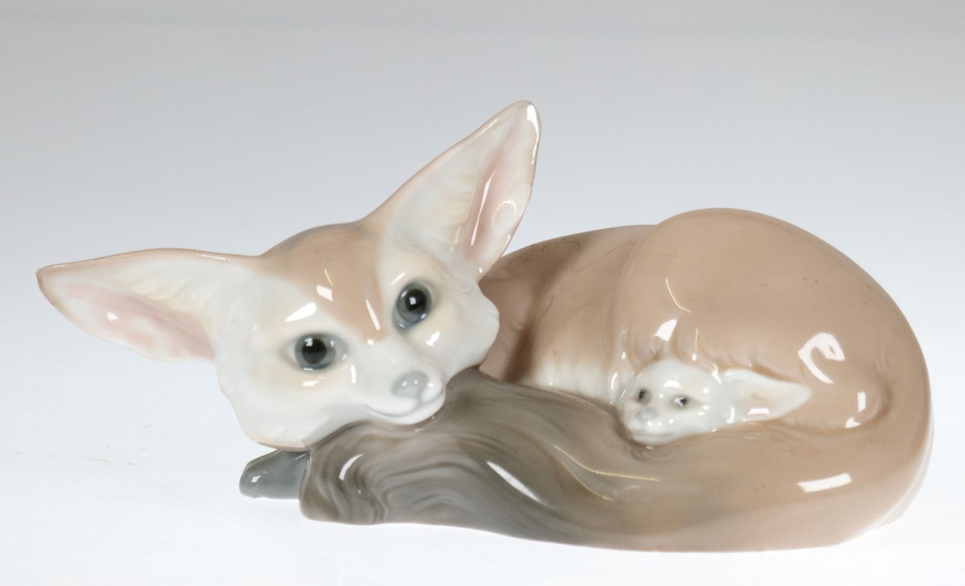 LLadro-Figur "Wüstenfuchs mit Jungem", Porzellan, Manufaktur Lladro, Spanien, Ohren best.,H. 8 cm,