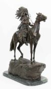 Kauba, Carl (1865 Wien-1922 ebenda) "Indianer auf Pferd", Bronze, braun patiniert, aufgrüner