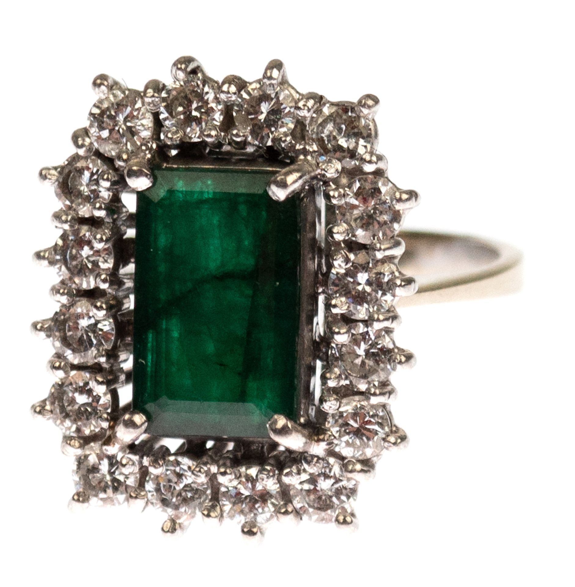 Ring, 585er GG/WG, besetzt mit rechteckigem, facettiertem Smaragd in Dunkelgrün von 1,62ct.,
