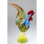 Murano-Hahn, grünes Glas, mit roten, gelben und braunen Einschmelzungen, Kopf und Hals mitblau/