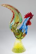 Murano-Hahn, grünes Glas, mit roten, gelben und braunen Einschmelzungen, Kopf und Hals mitblau/