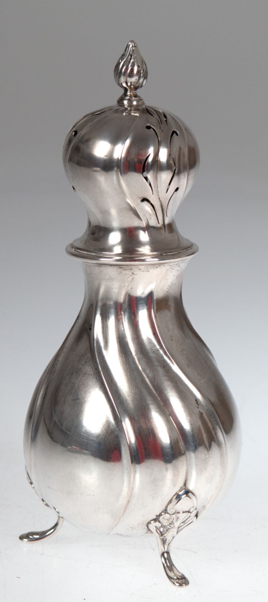 Zuckerstreuer, Dänemark 1928, Silber, punziert, ca. 195 g, Barockform, H. 19,5 cm
