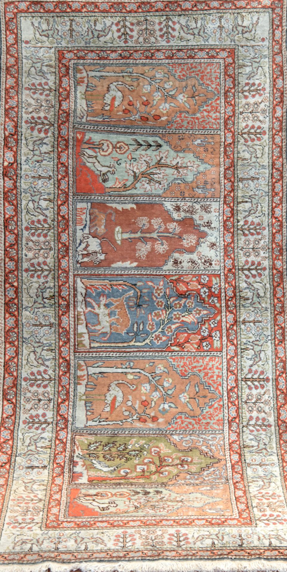 Alter Afshari, Persien, Pflanzenfarben, dunkelgrundig, mit zentralem Medaillon, Kantenbelaufen, 1