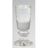 Schnapsglas, 19. Jh., farbloses Glas mit Abriß, H. 8,5 cm