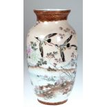 Vase, Porzellan, mit polychromer Tier- und Floralmalerei, H. 31 cm