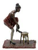 Bronze-Figur "Junge Dame beim Ankleiden", Nachguß 20. Jh., bezeichnet "Manbreß", polychromgefaßt,
