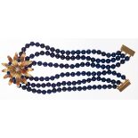 Lapislazuli-Collier, 3-reihig, mittig großer 750er GG-Blüte, Dm. 5 cm, zentral besetzt mit7