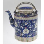 Teekanne, China, 18./19. Jh., Porzellan, blau mit umlaufendem floralem Dekor,Gebrauchspuren, am