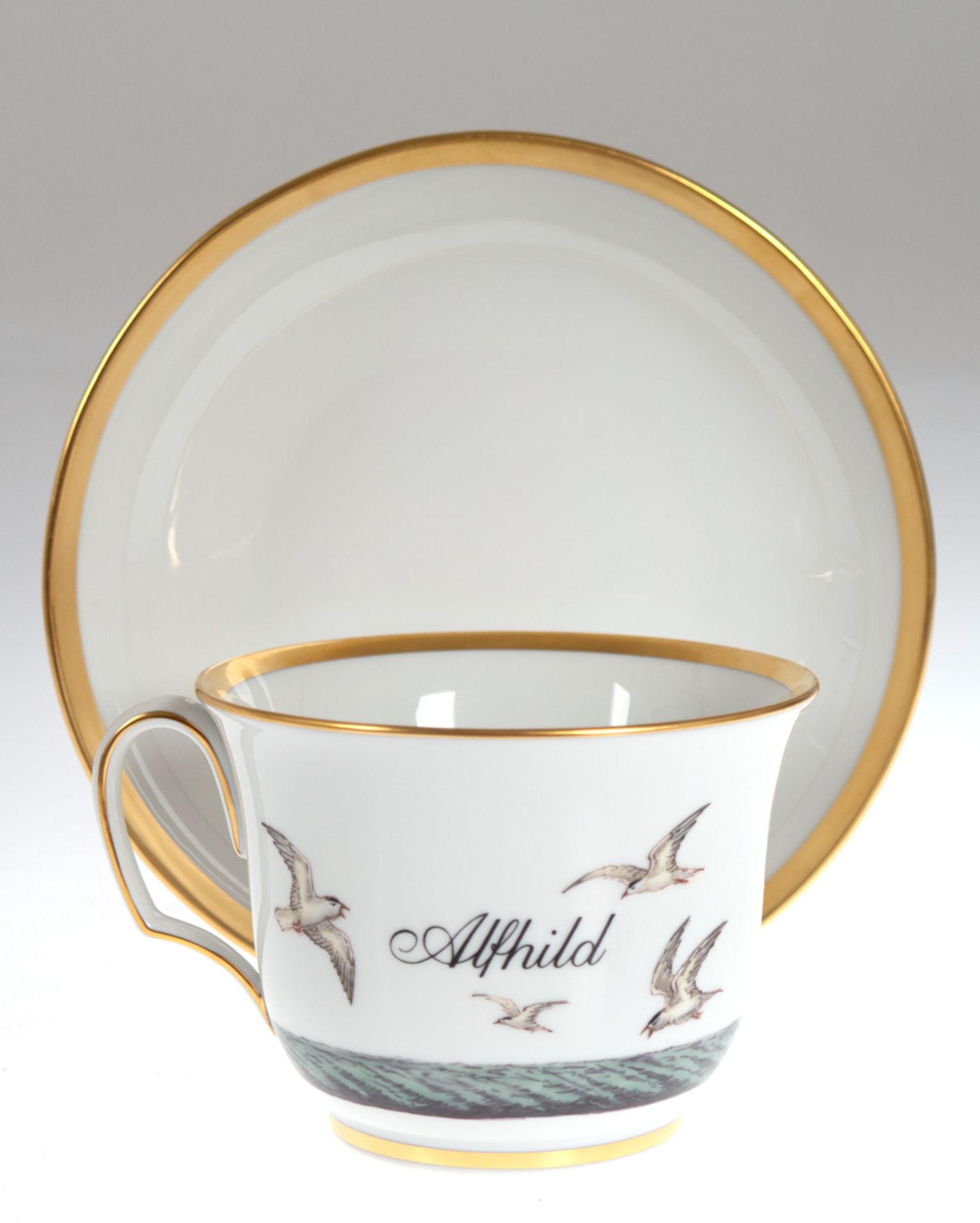 Meissen-Kapitäns-Cup, Motiv "Alfhild", Porzellan, Schwertermarke, 1.Wahl, handbemalt, - Bild 2 aus 2