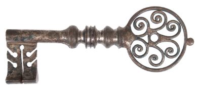 Barock-Schlüssel, 17. Jh., Hohldorn, Eisen, schön verzierter Halm und Griff, L. 18 cm