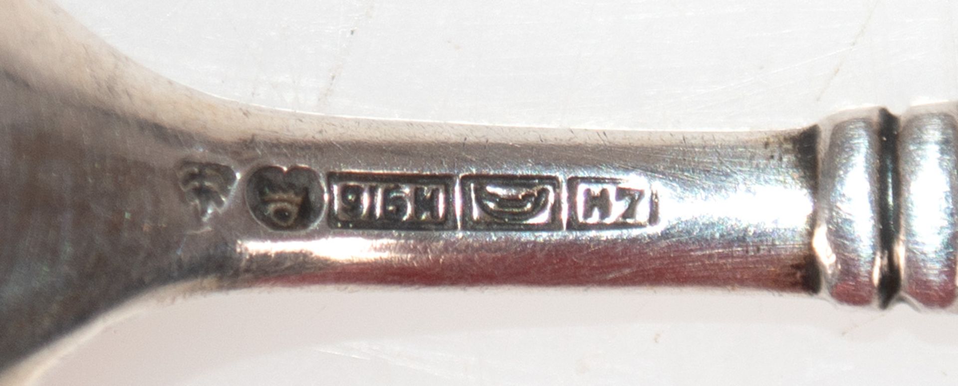 Löffel, 916er Silber mit hellblauem Guilloche-Emaille, punziert, ca. 29 g, L. 13 cm - Bild 3 aus 3