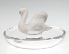 Ringschale mit Schwanendekor, Lalique, unterseitig sign., H. 6 cm, Dm. 10 cm