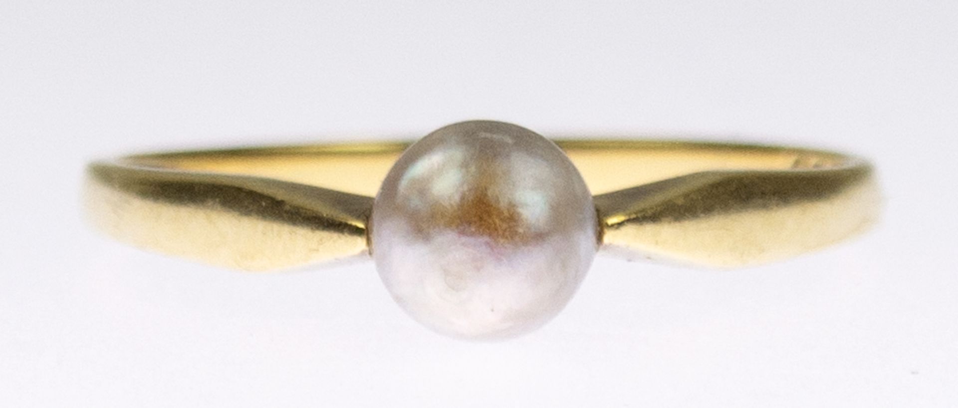 Ring, 585er GG, besetzt mit silbergrauer Perle, ges. 2,37 g, RG 57