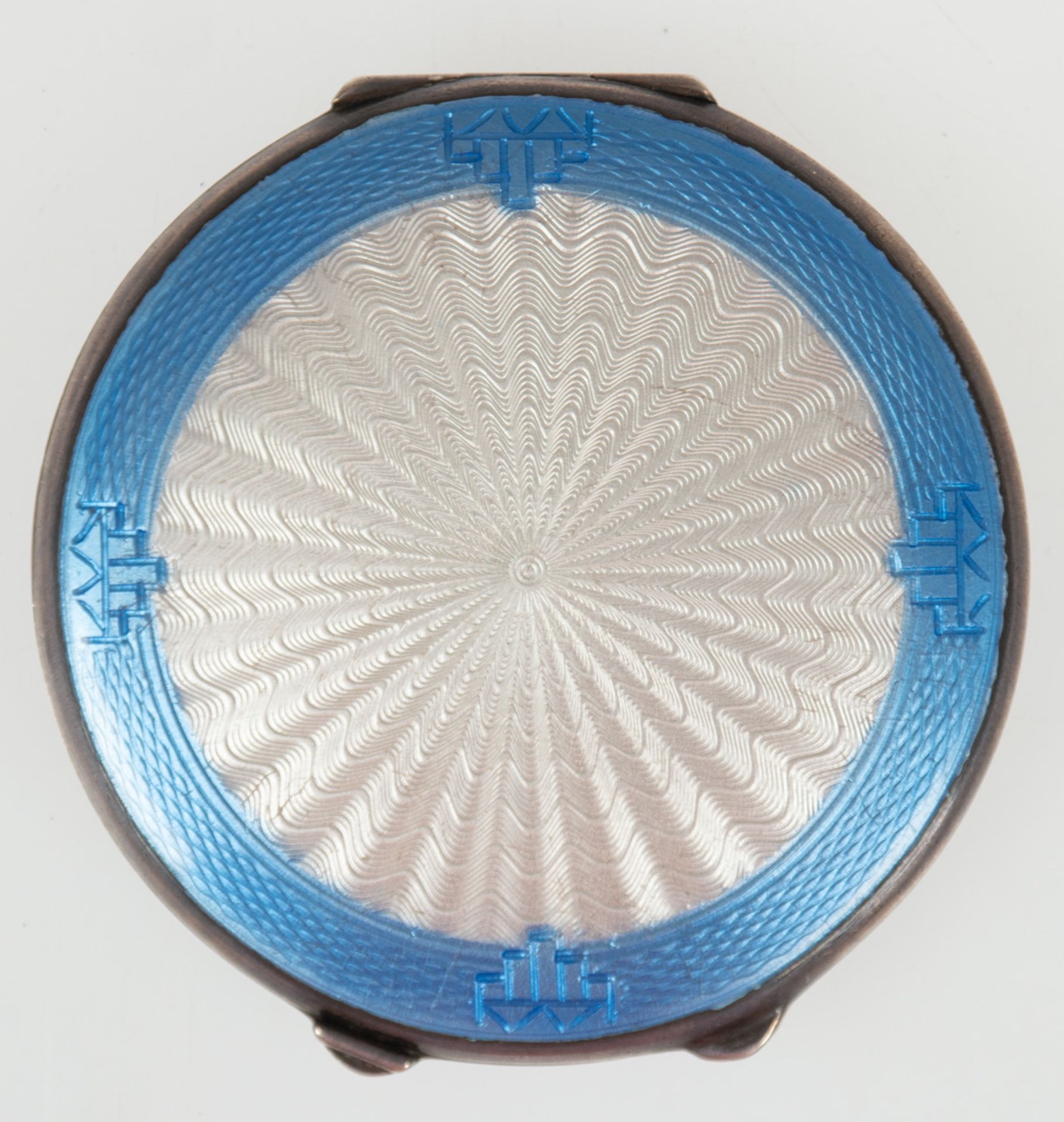 Puderdose, Birmingham 1921, Silber mit Guilloche-Emaille, Innenspiegel in Deckel, Dm. 6,8cm
