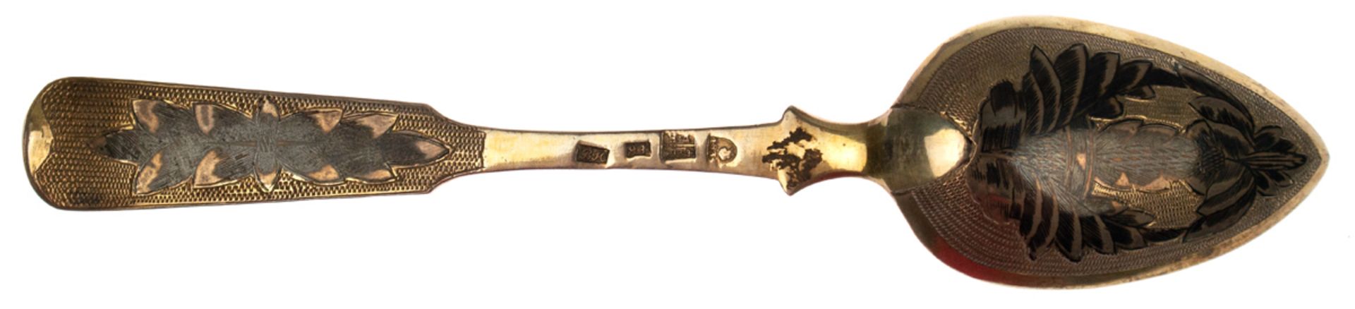 2 Löffel, Moskau 1833/34, 84 Zol. Silber, punziert, ca. 76 g, vergoldet, Niellodekor,Spatenform, - Image 2 of 3