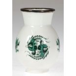 Meissen-Vase, Reicher Drache, grün, 835er Silberrand, H. 10,5 cm