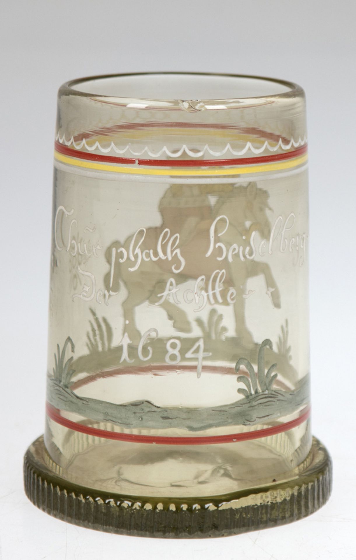 Becher, dat. Heidelberg 1684, olivgrünes Glas mit Abriß, polychrome Emailmalerei, am Randmin. best.,