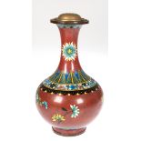 Cloisonné-Vase als Lampenfuß, China um 1900, polychromer Floraldekor, aufgesetztevergoldete Muschel,