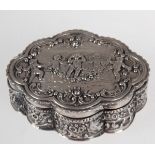 Deckeldose, deutsch, 800er Silber, punziert, ca. 100 g, ovale geschweifte Form, reicherReliefdekor