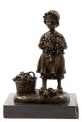 Bronze-Figur "Mädchen mit Traubenkorb", Nachguß 20. Jh., braun patiniert, Gießermarke"J.B.