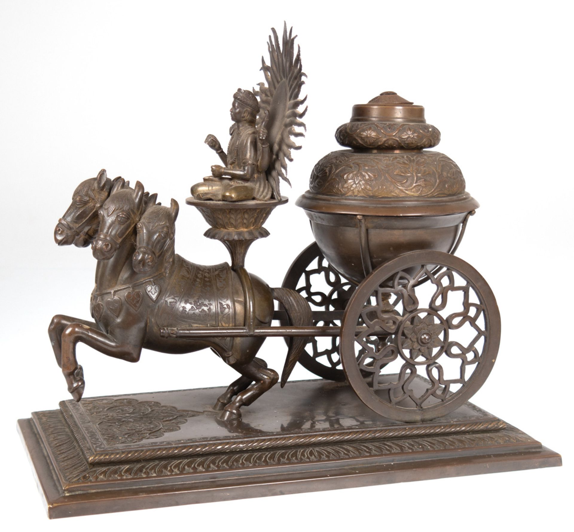 Räuchergefäß, Bronze/Messing, 5-köpfiges Pferd vor Einachser, geführt von asiatischer
