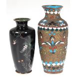 2 Cloisonné-Vasen, um 1900, polychromer Floraldekor, 1x mit kleiner Beschädigung, H. 12,5und 15 cm
