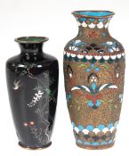 2 Cloisonné-Vasen, um 1900, polychromer Floraldekor, 1x mit kleiner Beschädigung, H. 12,5und 15 cm