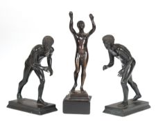 3 kleine Figuren "Athleten", 19. Jh., Bronze, dunkel patiniert, H. 11,5 und 13 cm, 1x
