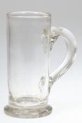 Bierkrug, 19. Jh., farbloses Glas mit Abriß, Vol. 0,4 l, H. 17 cm