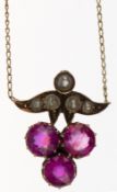 Collier 585er GG/RG, florales Mittelteil besetzt mit 5 Saatperlen und 3 roten Farbsteinen,L. 1,8 cm,