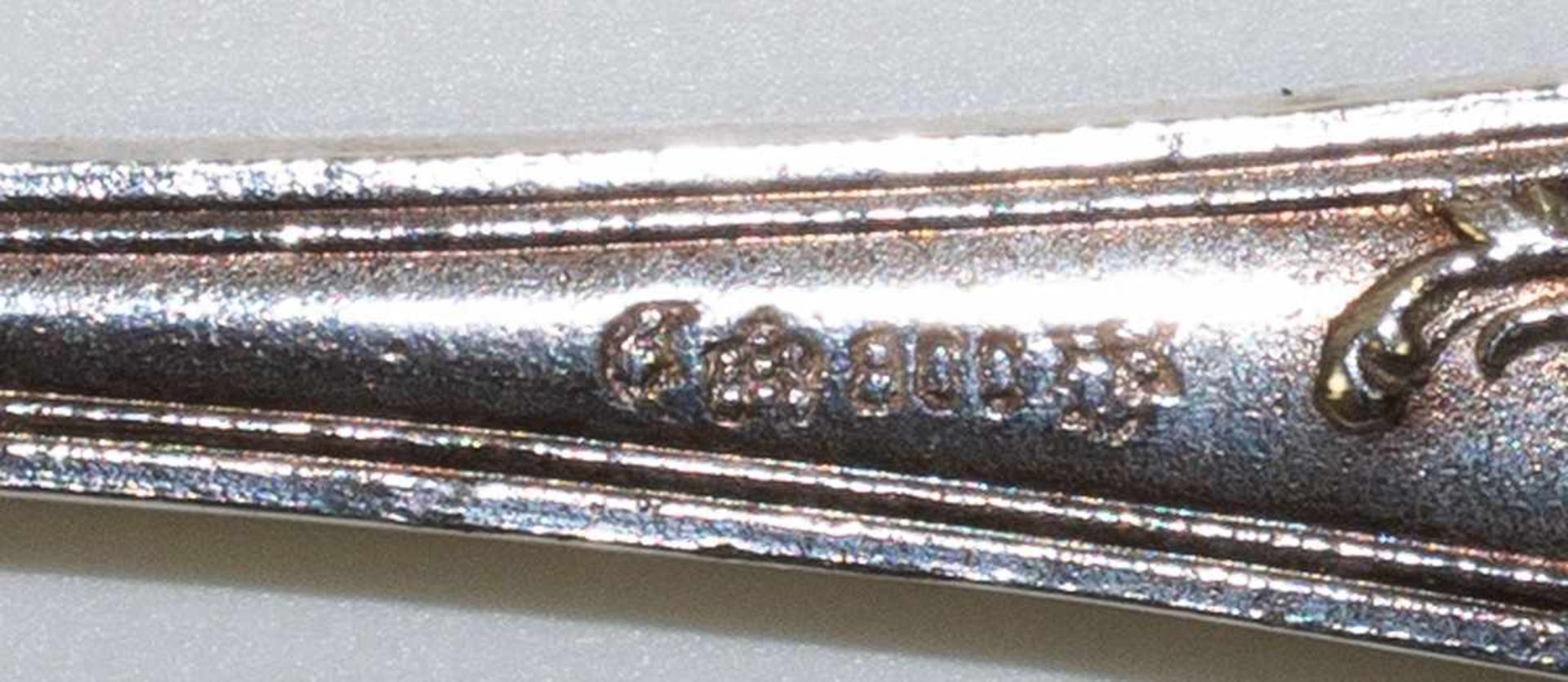 6 Eislöffel, 800er Silber, punziert, ca. 154 g, vergoldete Laffe, Griff mit - Bild 2 aus 2