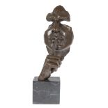 Skulptur "Schweigegeste", Bronze, braun patiniert, vollplastisch ausgeformte Hand, denZeigefinger