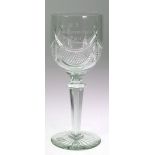 Großes Pokalglas, um 1900, farblos, Widmungsgravur, Scheibenfuß mit Sternschliff,