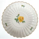 Meissen-Gebäckschale, Gelbe Rose, Goldrand, 1. Wahl, gefächerter Rand, H. 4,5 cm, Dm. 22cm