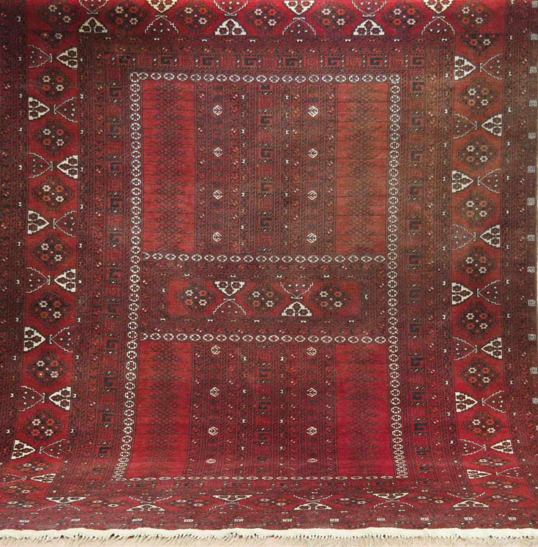 Ersari, Afghanistan, rotgrundig mit zentralem Muster, 1 Seite leicht verblichen, 225x170cm