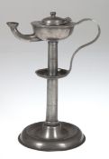 Öllampe, um 1800, Zinn, Lötstelle am Bandhenkelansatz, H. 22 cm