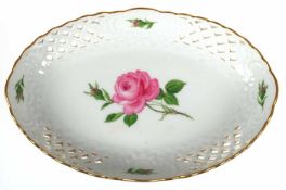 Meissen-Korbschale, Rote Rose, Goldrand, 1. Wahl, ovale Form mit durchbrochener Wandung, 4x23x15 cm