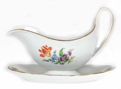 Meissen-Sauciere, Bunte Blume 3, Goldrand, Neuer Ausschnitt, ovale Form mit 1 Handhabe, 1. Wahl,