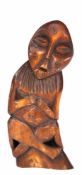 Skulptur "Sitzender Mann", Uganda, Hippo-Zahn, geschnitzt, H. 18 cm