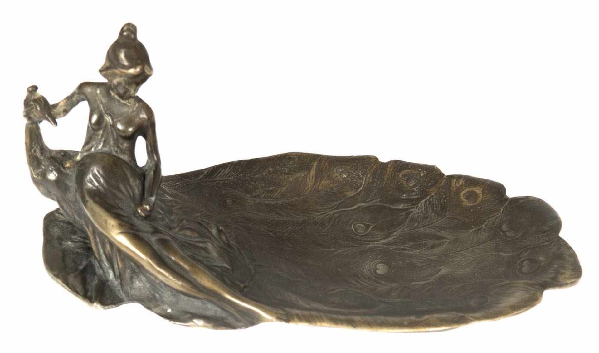 Jugendstil-Schale "Junge Frau auf einem Pfau mit ausbreitendem Federkleid sitzend", Zinn/Bronze,