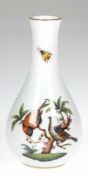 Herend-Vase, Rothschild, polychrome Vogel- und Schmetterlingmalerei, Goldrand, H. 15 cm