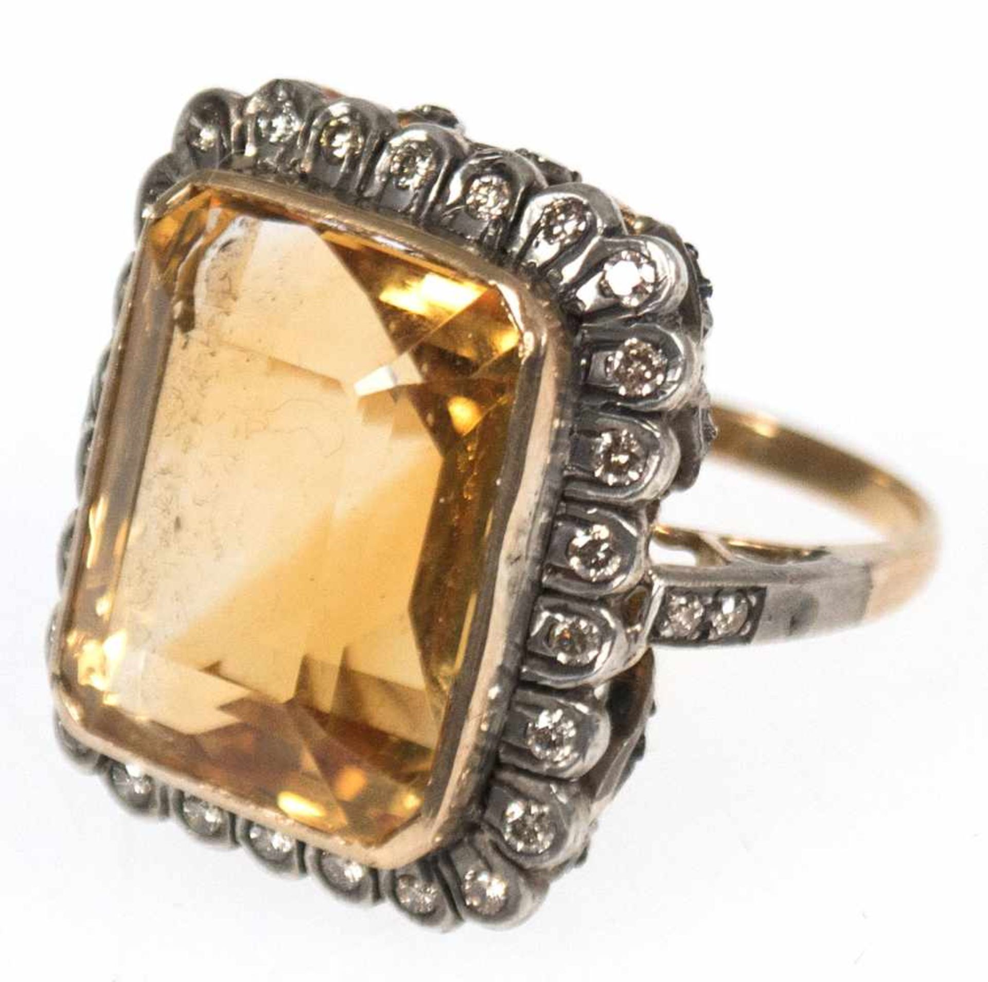 Ring, 750 er Gold, mit großem Citrin von 17,1 ct., Entourage und Unterkaderung mit Brillantbesatz - Image 2 of 2