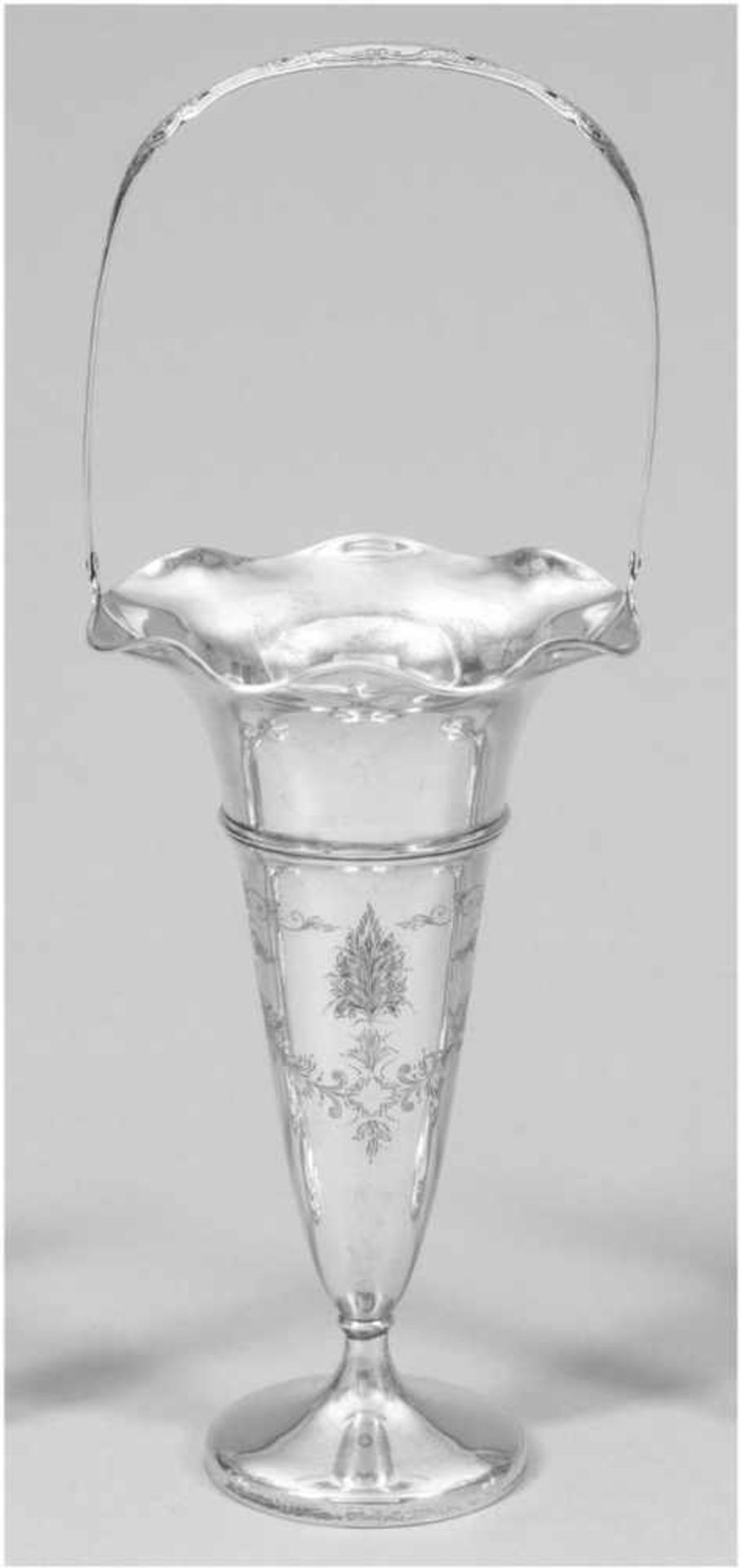 Henkel-Vase, um 1920, Sterling Silber, flacher Stand (beschwert), trompetenförmiger Korpus, mit