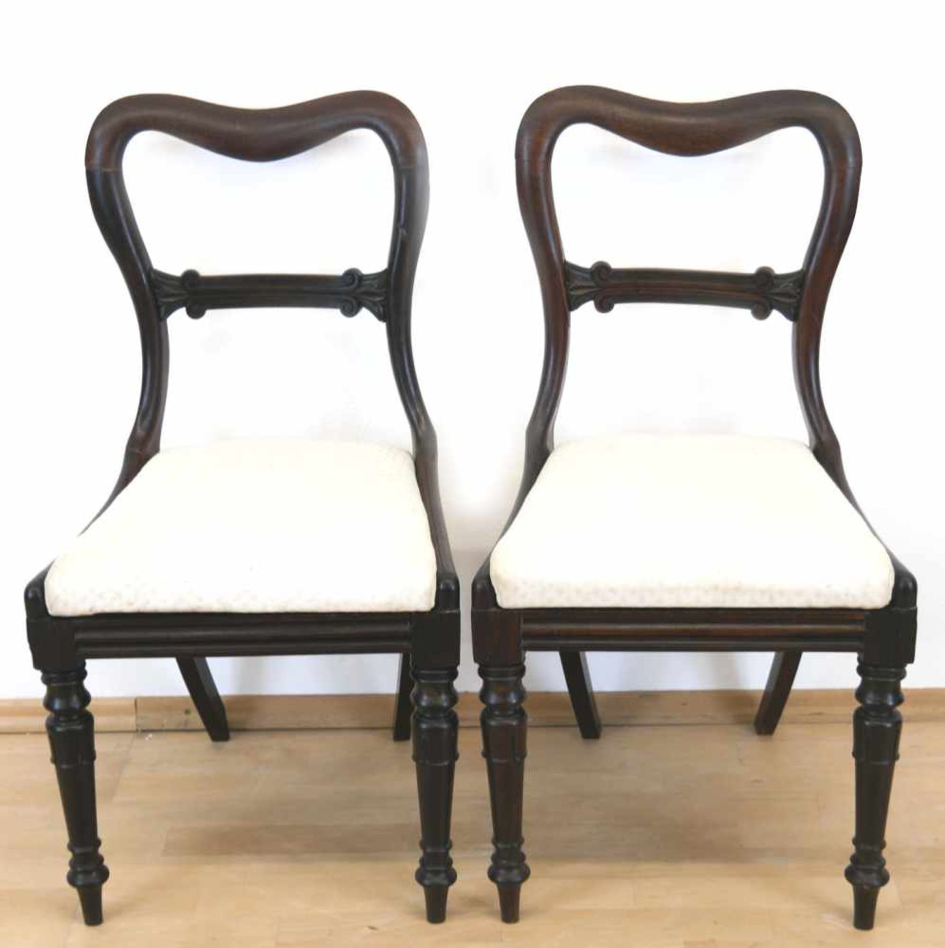Paar Stühle, England um 1860, Palisander, gepolsterter Sitz mit hellem Stoffbezug, offene