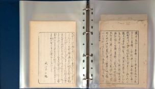 Mappe mit Sammlung japanischer Drucksachen, teilweise handschriftl. bez. Hokusai Mangwa,