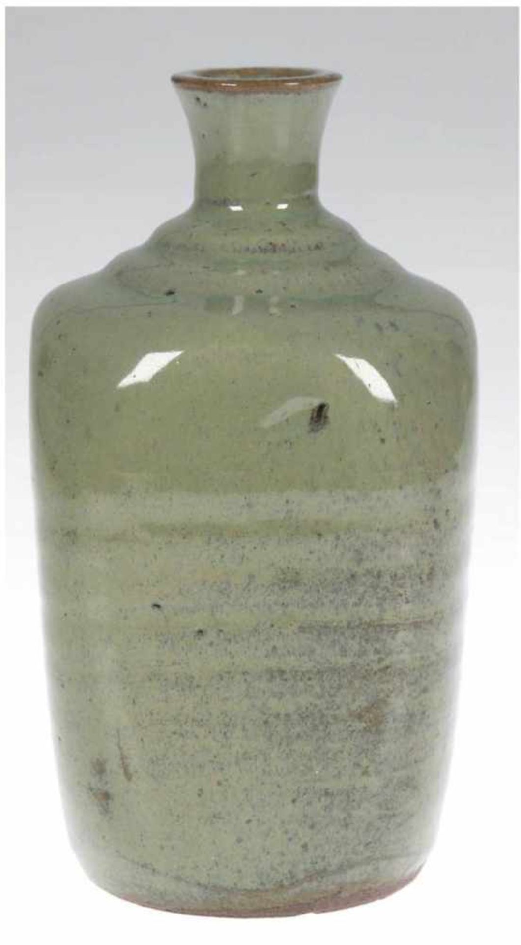 Vase, China, Porzellan, abgerundete Vierkantform, Seladonglasur, Stand best., H. 16 cm