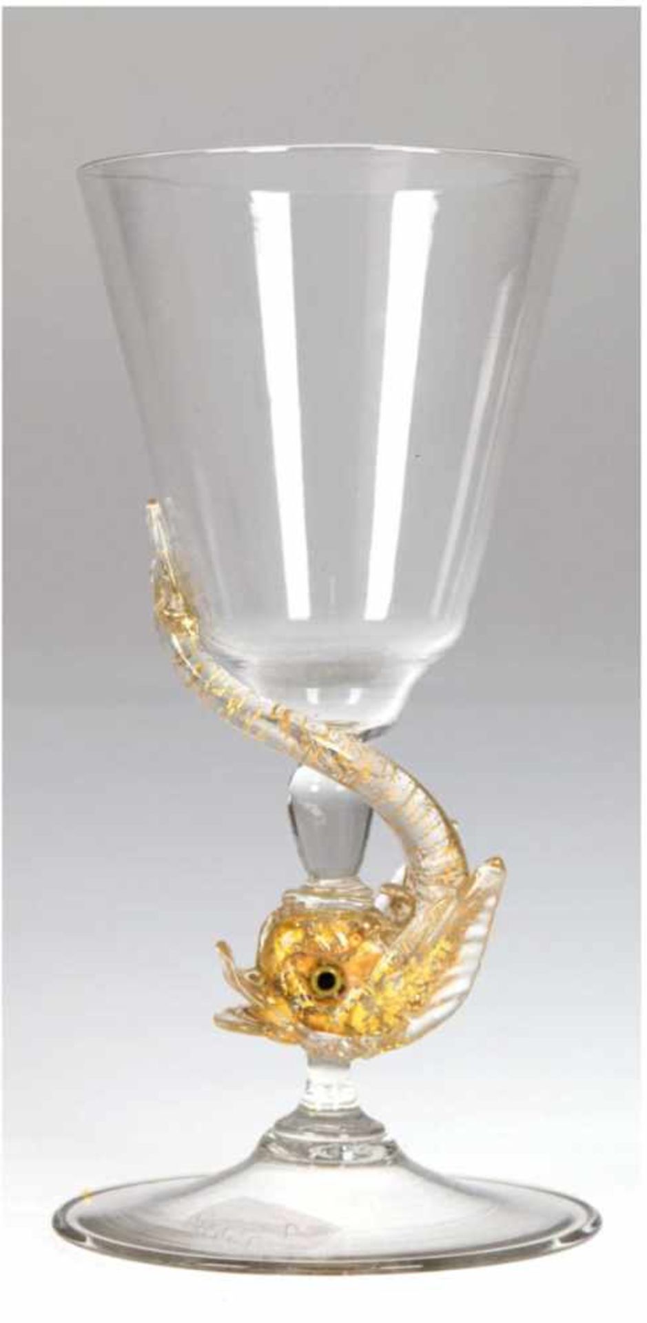 Zierglas mit Fisch, Murano, 2. Hälfte 20. Jh., farbloses Glas mit Goldeinschmelzungen, mit