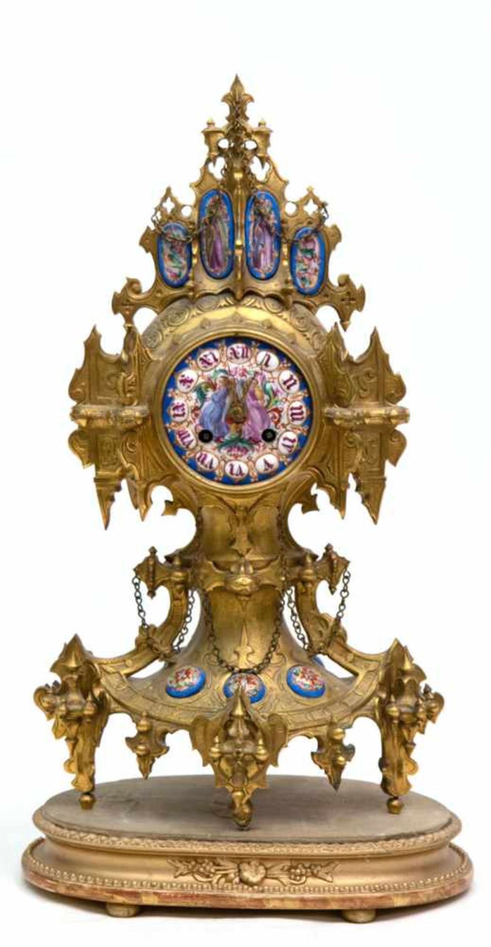 Pendule, Frankreich um 1880, Messing, reich reliefiert und verziert mit polychrom bemalten