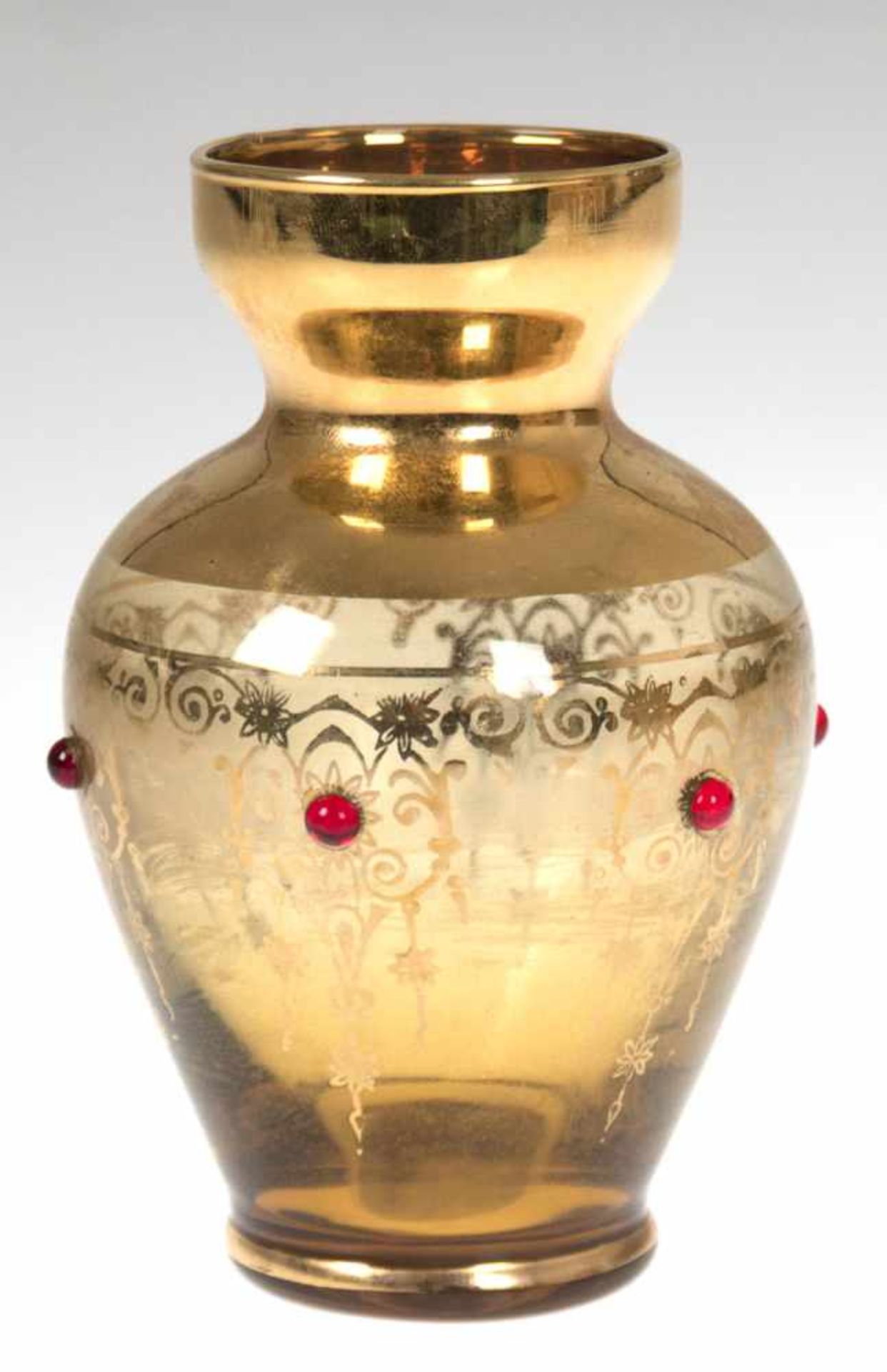 Kleine Vase, nach Entwurf Fritz Heckert, gelbes Glas mit goldfarbenem Überfang, mit floralem Dekor